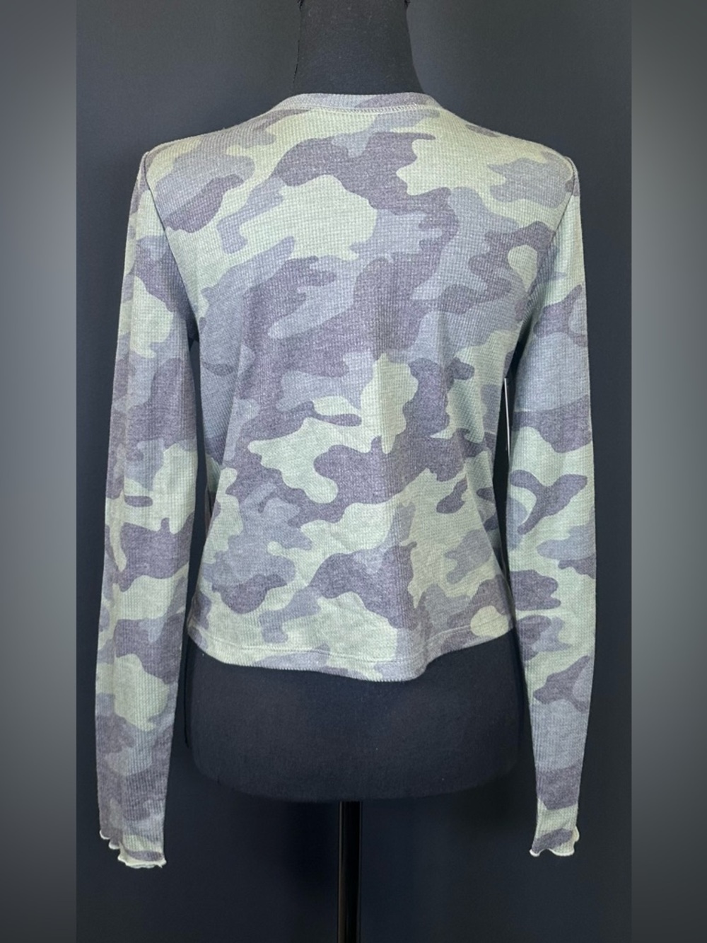 #186- NEW bp Olive and Gray Camo Long-Sleeve Crewneck Top - Picture 8 of 11